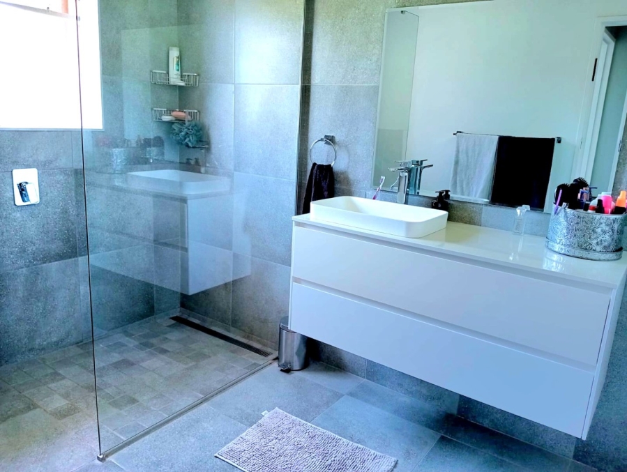 5 Bedroom Property for Sale in Vanes Estate Eastern Cape